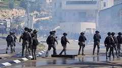 النقب: إصابات واعتقالات خلال قمع شرطة الاحتلال تظاهرة حاشدة