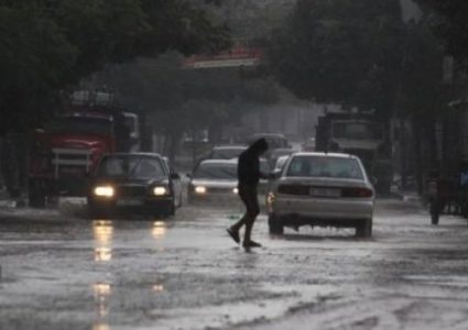 الطقس: أمطار متفرقة وأجواء غائمة وشديدة البرودة