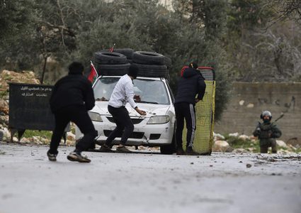 قوات الاحتلال تقمع مسيرة كفر قدوم الأسبوعية