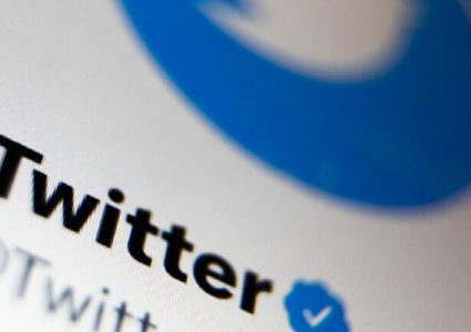 "تويتر" يغلق حساب خامنئي نهائيا بعد نشره مقطعا يحاكي اغتيال ترامب