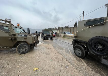 إغلاق بوابة مدخل قرية الناقورة قرب مستوطنة "شافي شمرون"