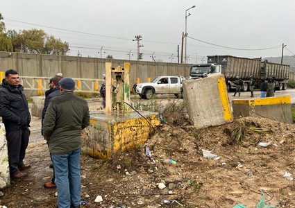 إغلاق بوابة مدخل قرية الناقورة قرب مستوطنة "شافي شمرون" ومنع المواطنين والمركبات من المرور