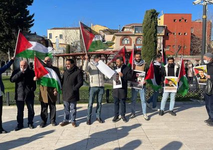 إسطنبول .. الخواجا يشارك بوقفة تضامنية مع الأسير ناصر ابو حميد