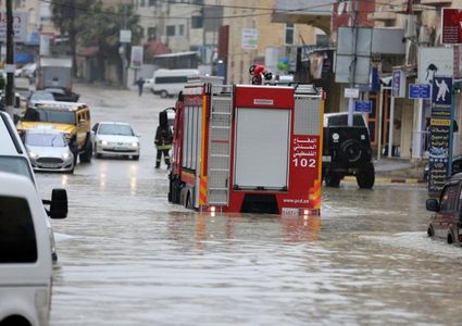 انهيارات أرضية في شارع رئيسي غرب مدينة غزة