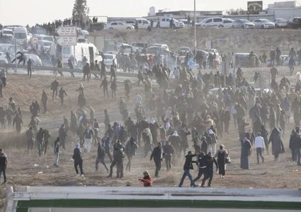 المئات يتظاهرون في بئر السبع للمطالبة بالإفراج عن معتقلي النقب