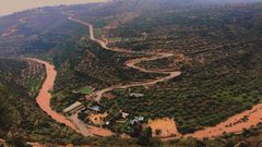 مياه وفيرة تجري في وادٍ بين شمال غرب رام الله وكفر الديك قضاء سلفيت