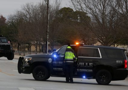 تحرير الرهائن المحتجزين في كنيس في تكساس ومقتل محتجزهم