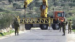 الاحتلال يعيد إغلاق طريق جنين – نابلس