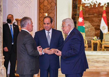 قيادي فتحاوي: جهود مصرية أردنية لإعادة إطلاق المفاوضات مع الاحتلال