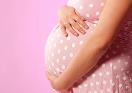 الحوامل ولقاح كورونا.. دراسة طبية تكشف المخاطر والفوائد