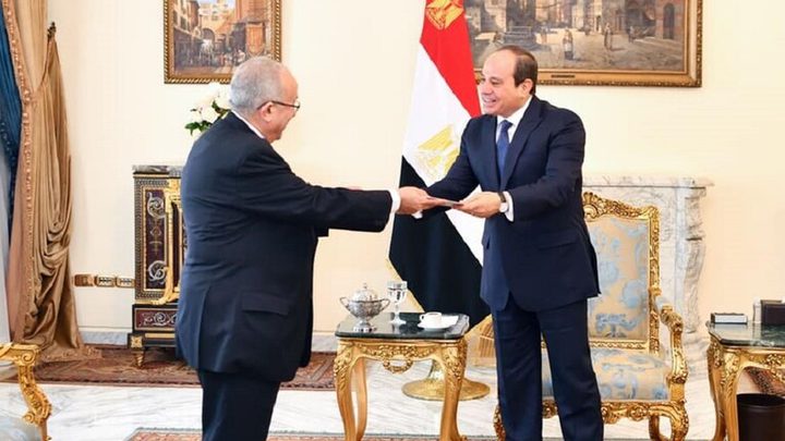 مصر والجزائر تدعمان إجراءات الرئيس التونسي