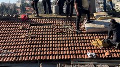 الاحتلال يعتقل شابين بعد الاعتداء عليهما في محيط منزل عائلة صالحية بالشيخ جراح