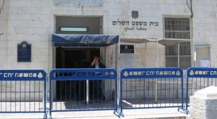 سلطات الاحتلال تعتدي على الأسير محمد أبو غنام ووالدته أثناء محاكمته