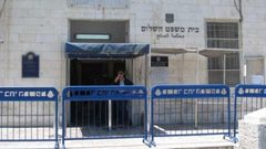 سلطات الاحتلال تعتدي على الأسير محمد أبو غنام ووالدته أثناء محاكمته