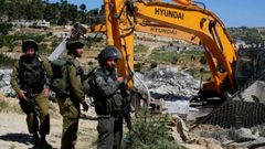 الاحتلال يهدم "بركسا" غرب سلفيت