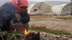 معاناة اللاجئين السوريين من الأمطار والبرد القارص في جسر الشغور بمحافظة إدلب