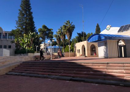 من أجواء أسبوع السحب والإضافة قبل أيام من بدء دوام طلبة جامعة النجاح الوطنية للفصل الدراسي الثاني.. تصوير بتول