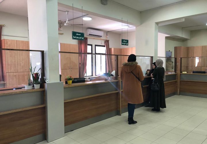 من أجواء أسبوع السحب والإضافة قبل أيام من بدء دوام طلبة جامعة النجاح الوطنية للفصل الدراسي الثاني.. تصوير بتول