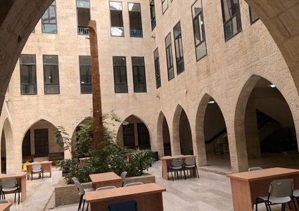 من أجواء أسبوع السحب والإضافة قبل أيام من بدء دوام طلبة جامعة النجاح الوطنية للفصل الدراسي الثاني.. تصوير بتول