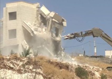 جرافات الاحتلال تهدم منزل محمود صالحية بالشيخ جراح