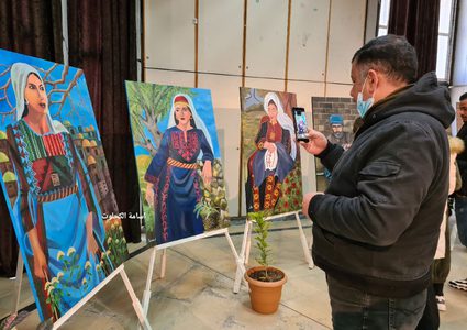 معرض فني لبلدية غزة ضمن مشروع تشغيل الرياديات والموهوبات