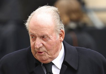 الإنتربول يطالب الإمارات بتسليم تاجر أسلحة هارب وصديق ملك سابق