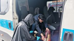 الشرطة في رام الله تقدم المساعدة للمواطنين في ظل المنخفض الجوي