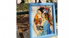 فن الرسم على الزجاج موهبة لاتزال على مقاعد الدراسة
