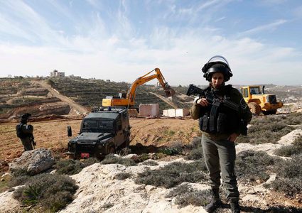 سلطات الاحتلال تخطر بهدم منزل أسيرين شقيقين غرب جنين