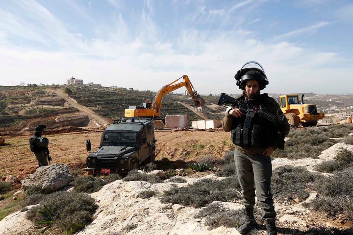 سلطات الاحتلال تخطر بهدم منزل أسيرين شقيقين غرب جنين