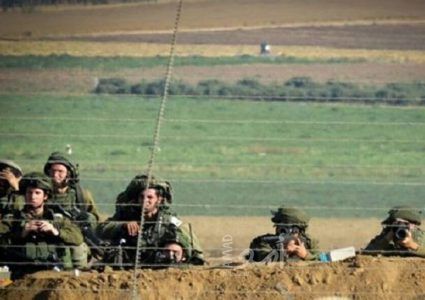 قوات الاحتلال تطلق النار والغاز وسط وجنوب قطاع غزة