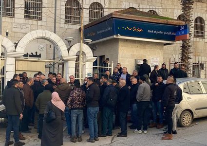 الحكم المحلي و"فتح" تستنكران احراق مركبة رئيس بلدية جنين