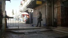 الاحتلال يغلق طريقا في باب حطة ويعتقل شابا من طريق الواد