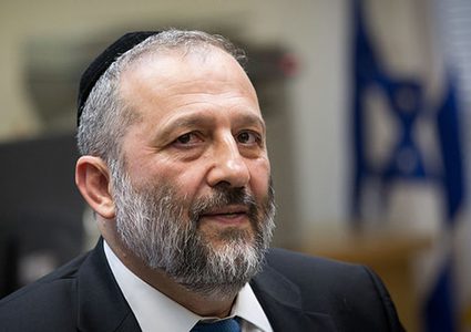 على خلفية قضية فساد.. درعي يقدم استقالته من الكنيست