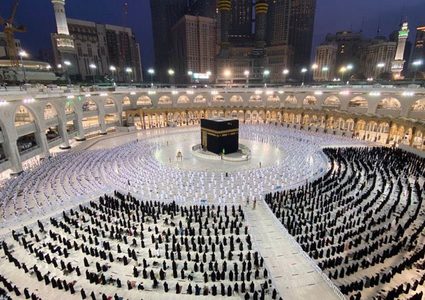 وزير الأوقاف يعلن البدء بموسم العمرة لهذا العام