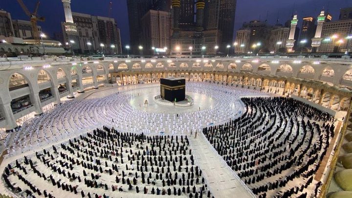 وزير الأوقاف يعلن البدء بموسم العمرة لهذا العام