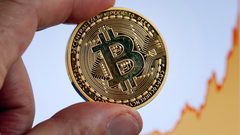 بتكوين تواصل الانهيار وتفقد أكثر من 50% من قيمتها