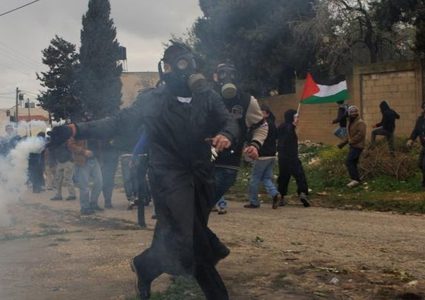 إصابتين بالرصاص المعدني جراء مواجهات اندلعت مع الاحتلال في قلنديا