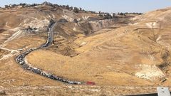 بعد إغلاق استمر لساعات.. فتح طريق واد النار بكلا الاتجاهين