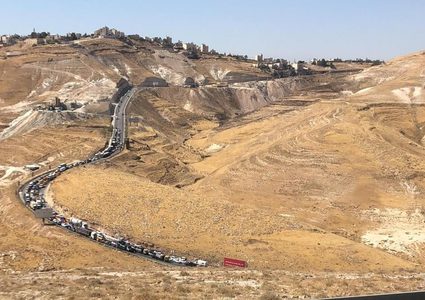 بعد إغلاق استمر لساعات.. فتح طريق واد النار بكلا الاتجاهين