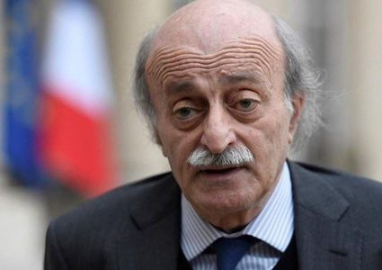 جنبلاط: قرار الحريري يعني إطلاق يد حزب الله والإيرانيين في لبنان