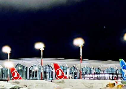 توقف حركة الملاحة في مطار اسطنبول بسبب موجة ثلوج قوية