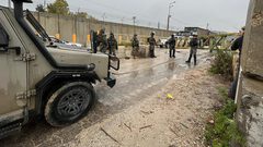 إغلاق الاحتلال لشارع نابلس جنين يفرض معاناة يومية ومطالبات بإزالة البوابة