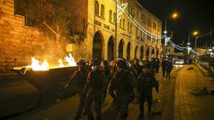 الاحتلال يعتقل شابين من بلدة أبو ديس عقب استدعائهما للتحقيق