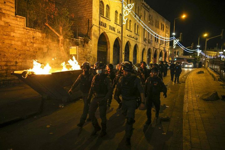 الاحتلال يعتقل شابين من بلدة أبو ديس عقب استدعائهما للتحقيق