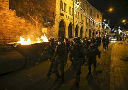 الاحتلال يعتقل شابين من بلدة أبو ديس عقب استدعائهما للتحقيق