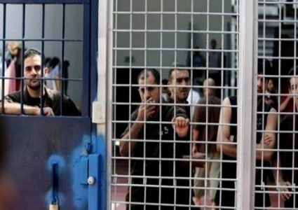 تحذيرات من سرعة انتشار كورونا بين الأسرى في السجون