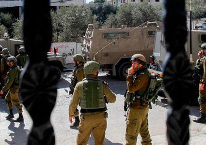الاحتلال يشن حملة اعتقالات ومداهمات بالضفة