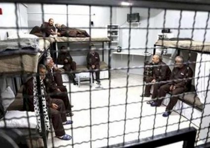 الأسرى الإداريون يواصلون مقاطعة محاكم الاحتلال لليوم الـ25