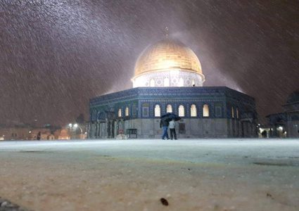 شاهد تساقط الثلوج مباشرة في القدس المحتلة
